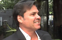 Go to German Version  Peter Lenkov, executive producer of last season’s new smash hit Hawaii Five-0, has kindly agreed to answer us a few questions. We are very pleased to […]